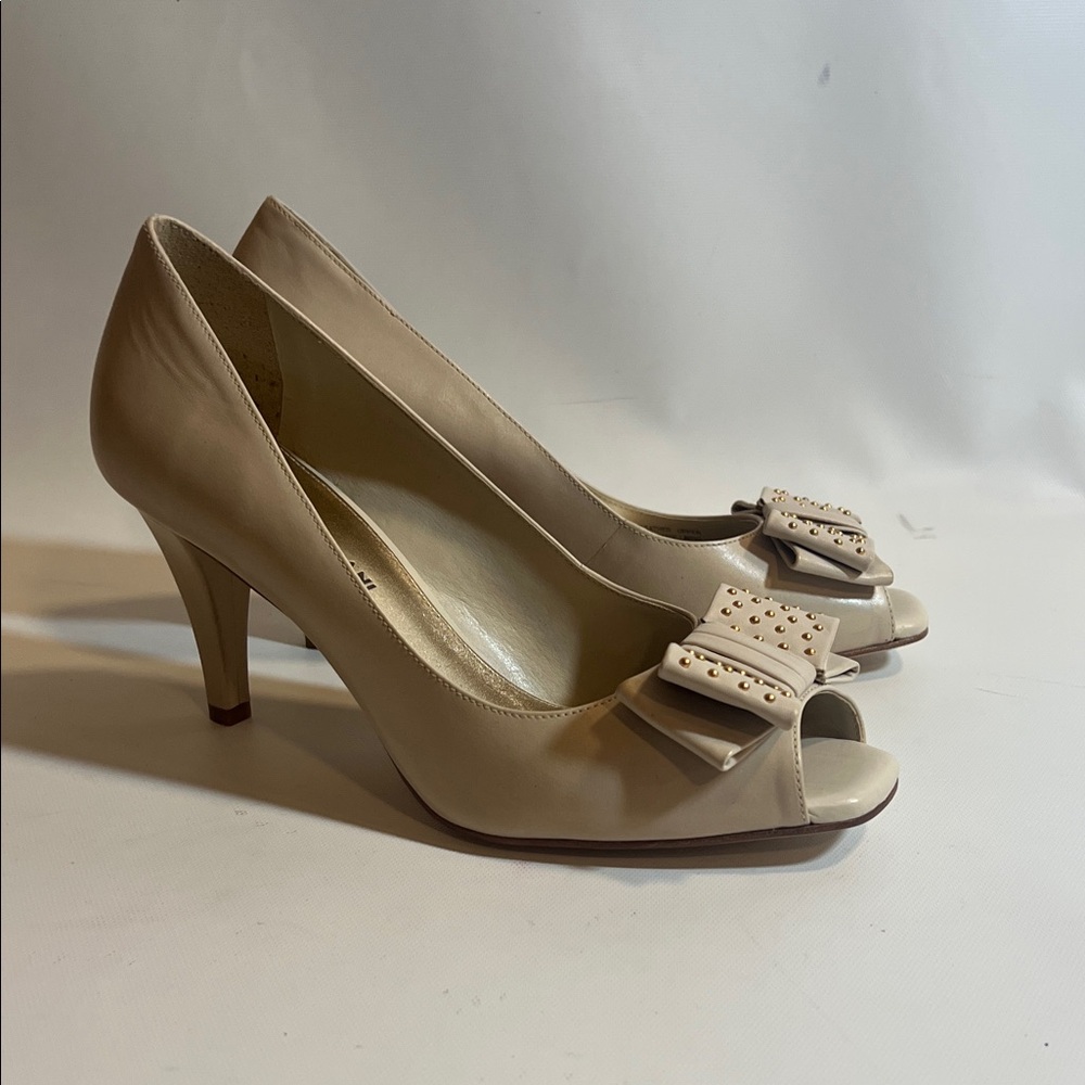 Antonio Melani Sz 7 Elegant Cream Peep-Toe Heels